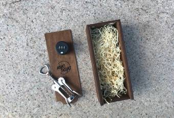 Set for wine: corkscrew and cork with password