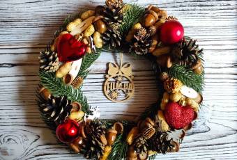 Handmade festive christmas wreath. Size: М (30 cm)