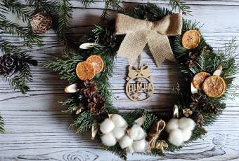 Handmade festive christmas wreath. Size: L (40 cm)