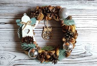 Handmade festive christmas wreath. Size: S (23 cm)