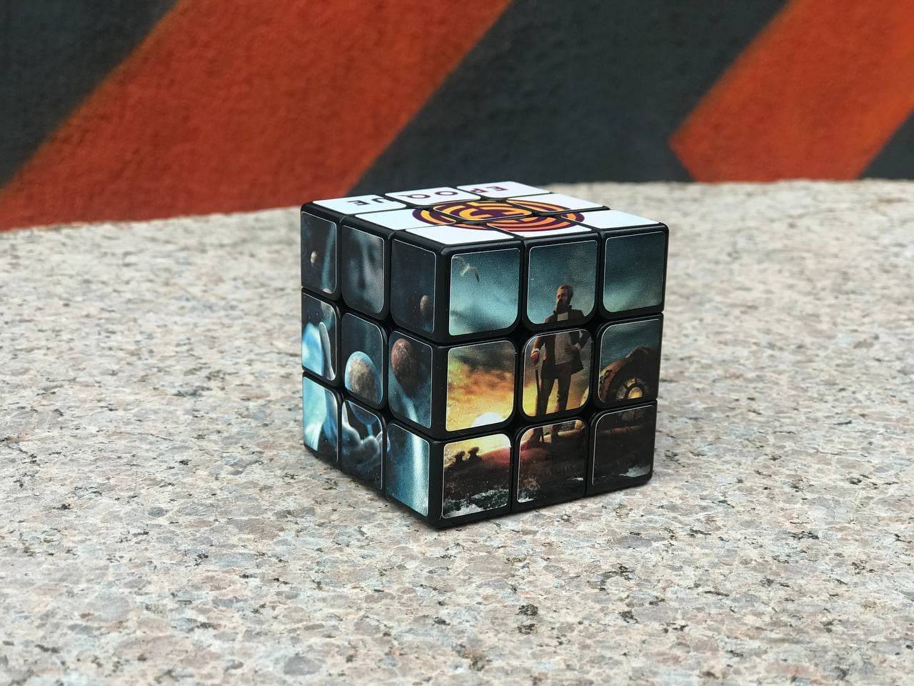 Rubik's cube from the logo of the TV channel Epoch