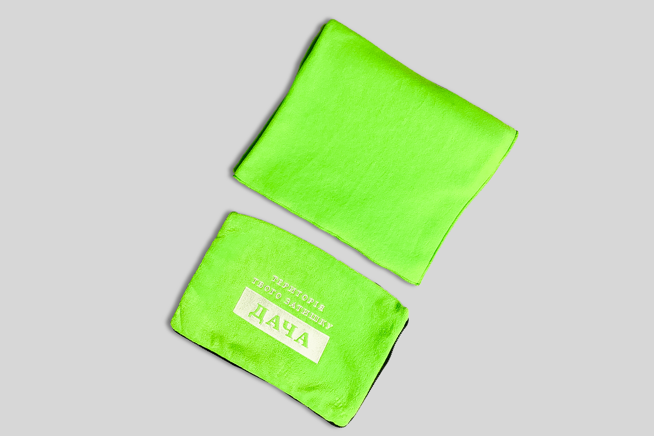 Плед у чохлі зеленого кольору для ТБ каналу Дача