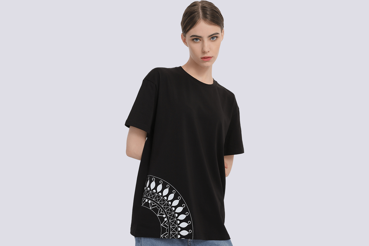 Чорна жіноча футболка INTERTOP x MAVKA з орнаментом